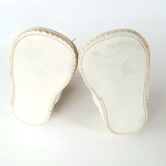 Baby Shoes 1950s Infant Size White Leather Mid Century Photo Prop - Picture 6 of 6